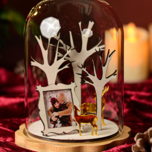 Kupolë druri me motive festive