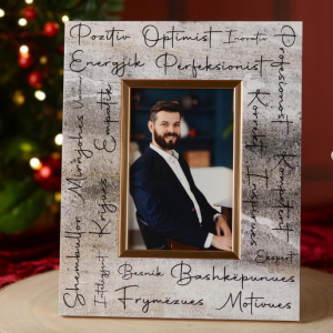 Kornizë me detaje 3D